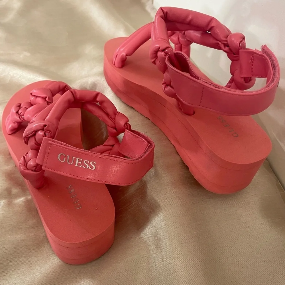 Guess chic pink